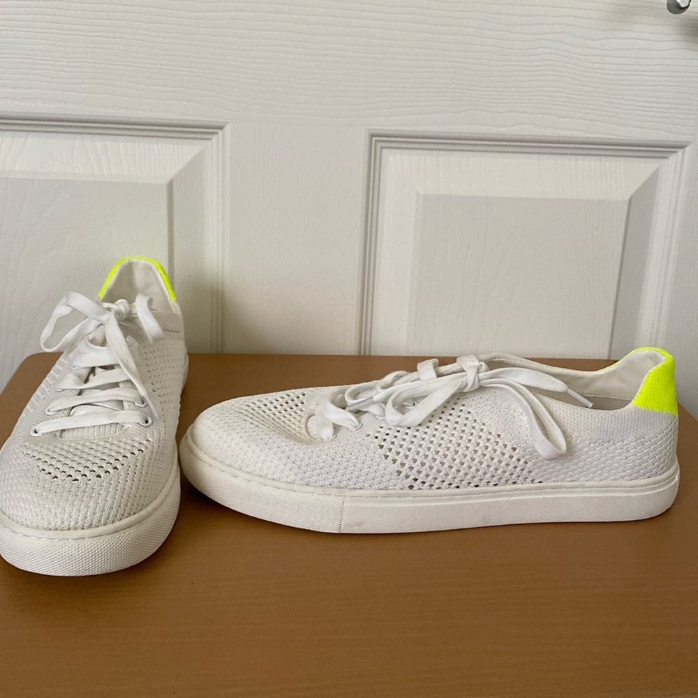 Banana Republic Open Look White Lace Up Sneaker with Yellow Details Size 9M